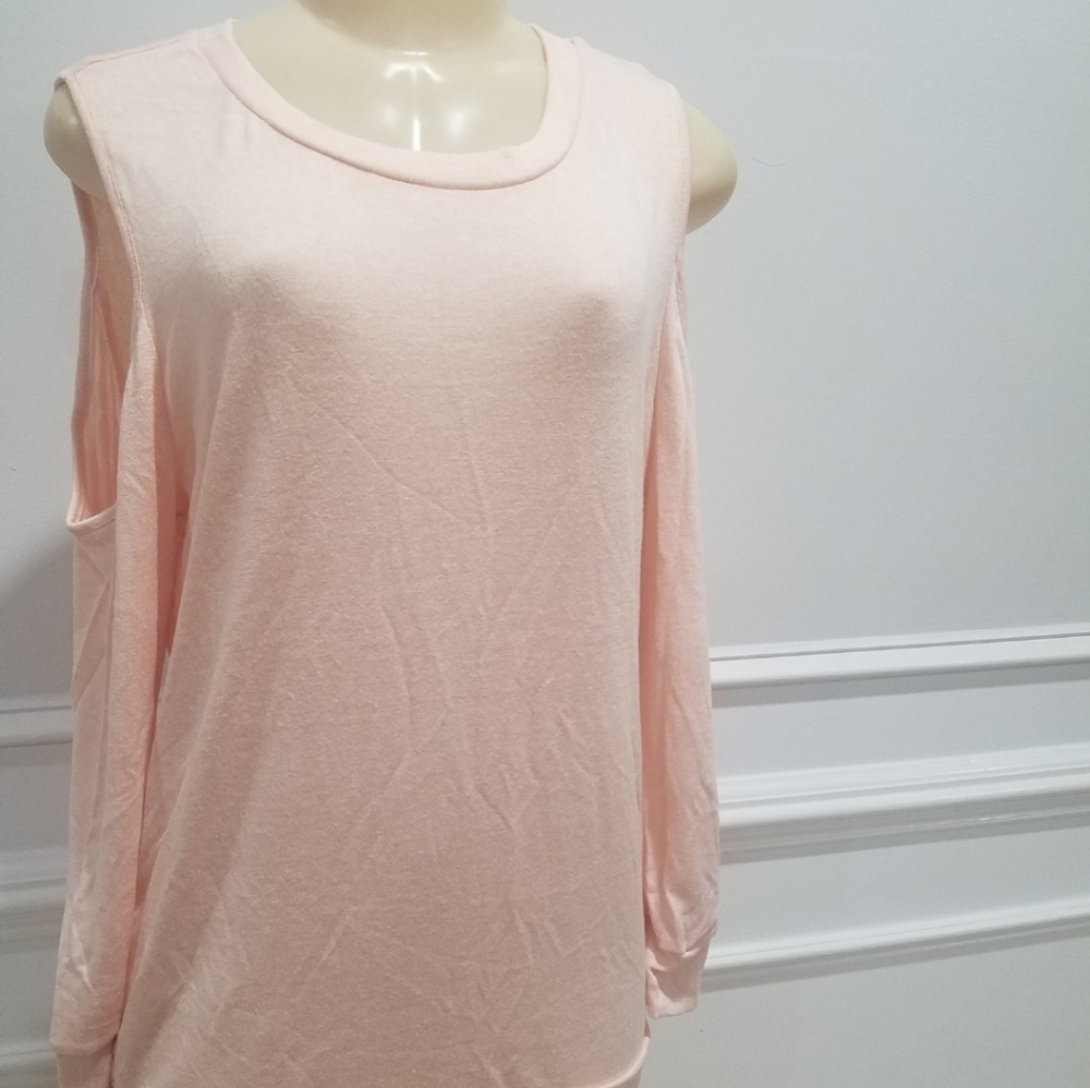 Rag and Couture cold shoulder pink top. Small